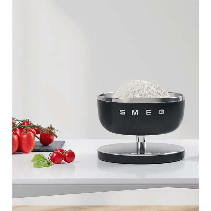 Цифрові кухонні ваги Smeg KSC01BLMWW зі знімною чашею з нержавіючої сталі, функція тари, 4 одиниці вимірювання, до 5 кг, чорні