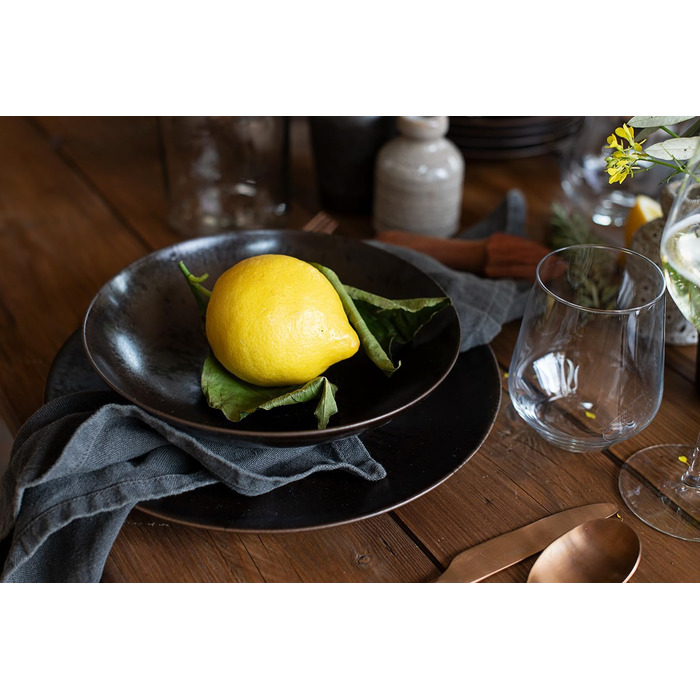 MÄSER Metallic Bronze, 12-piece tableware set for 4 people with a noble, glossy glaze, plate set with dinner plates, soup plates, and dessert plates made of high-quality ceramic stoneware, brown.