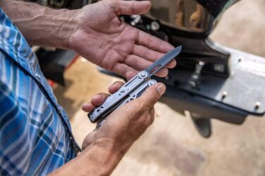 Gerber Multi-Tool with 12 functions, Dual Force, includes holster, with one-hand opening and frame-lock locking mechanism, overall length: 12 cm, 30-001613