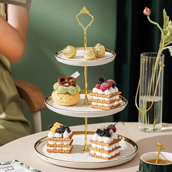 Керамічний підставка для тістечок з 3 ярусами, золоті акценти, для фруктів, десертів та декору столу (біла)