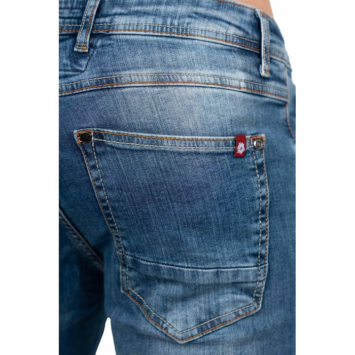 Чоловічі джинси Cipo & Baxx: блакитні джинси з еластаном, 5 кишень, контрастна вишивка (42W/32L)