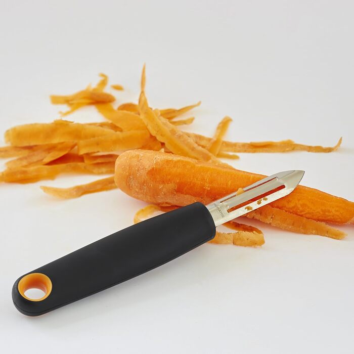 Овочечистка Fiskars Functional Form 15 см, сталь/пластик, чорна (1016122)