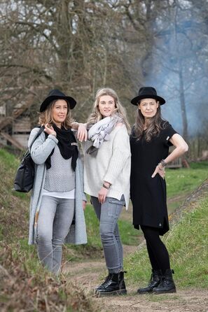 В'язана жилетка KNIT FACTORY Luna Lange - жіноча жилетка з вовни, великий в'яз, сірий колір, преміум якість