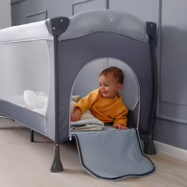 Hauck Sleep N Play Center Travel Crib with Newborn Nest, Changing Pad, Carry Bag, Wheels, Canopy, Compact Folding, Baby Travel Crib for Infants from Birth up to 15 kg (Stone)