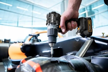 Акумуляторний шурупокрут DeWalt 18 В безщітковий 90 Нм McLaren F1