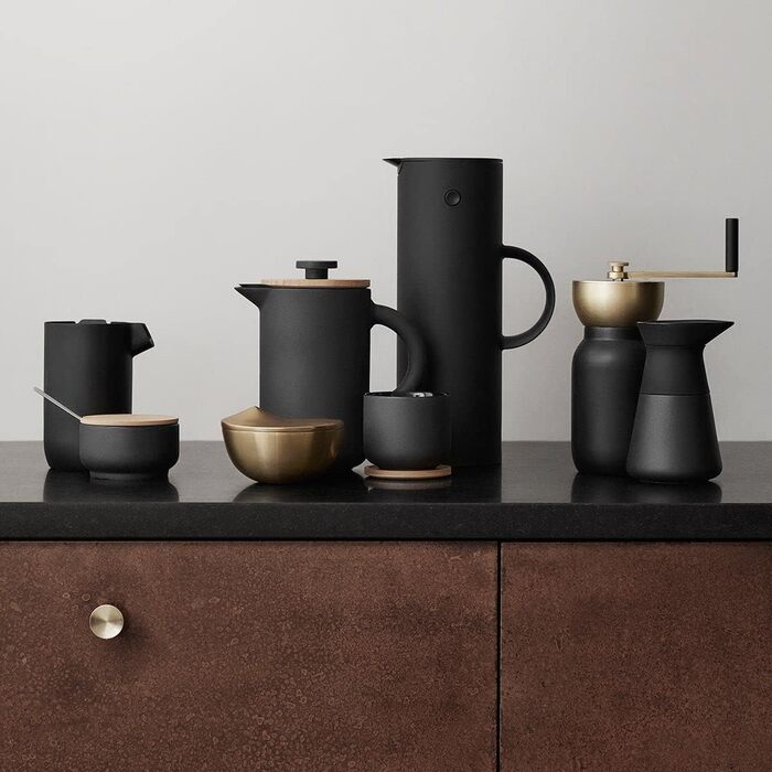 Stelton Teacup Theo - Drinking cup for tea, coffee & hot chocolate - stoneware, cast iron exterior, glazed interior - lid made of sustainable bamboo wood - Black & Brown, 0.2 Liter Teacup Black