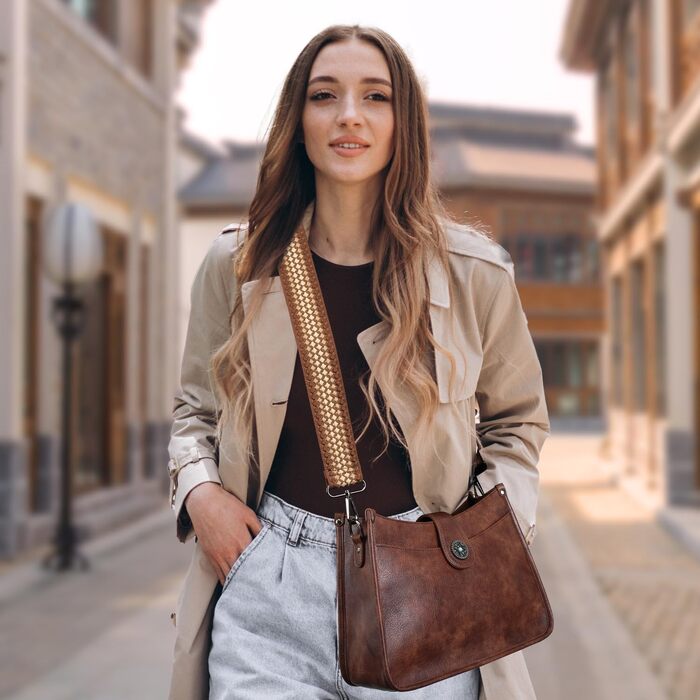Сумка жіноча APHISON через плече коричнева середнього розміру, кросбоді, vegan leather, з широким ременем та 2 ремінцями, для подорожей