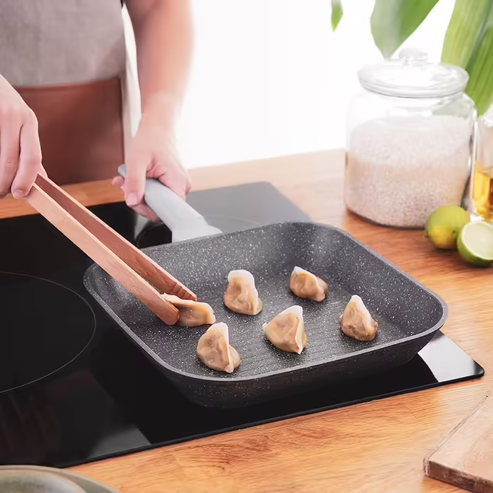 Cecotec Grill Polka Excellence 28 Grill Force, 28 cm diameter, cast aluminum, non-stick coating, dishwasher safe and suitable for all cooktops, stable base (Rock)