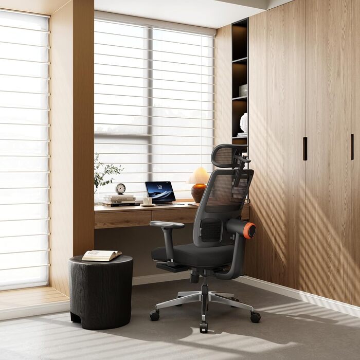 Офісне крісло Newtral MAGICH-PRO з підніжкою: ергономічне, з підтримкою голови та попереку, чорне. Макс. навантаження 150 кг