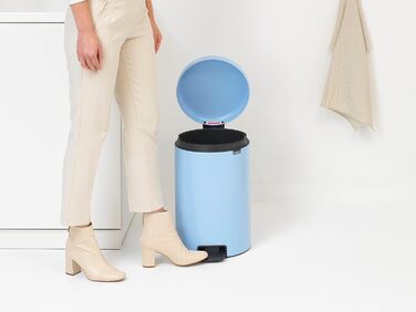 Відро для сміття Brabantia NewIcon 30L з м'яким закриттям кришки та педальним механізмом, 29 x 38 x 68 см, блакитний