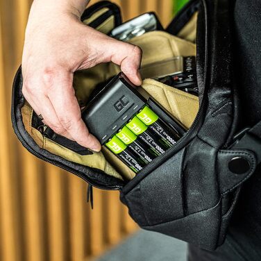 Зарядний пристрій Green Cell VitalCharger для акумуляторів AA AAA 2000mAh (NI-MH) з Micro USB та USB-C, 4-канальний, LED-індикація