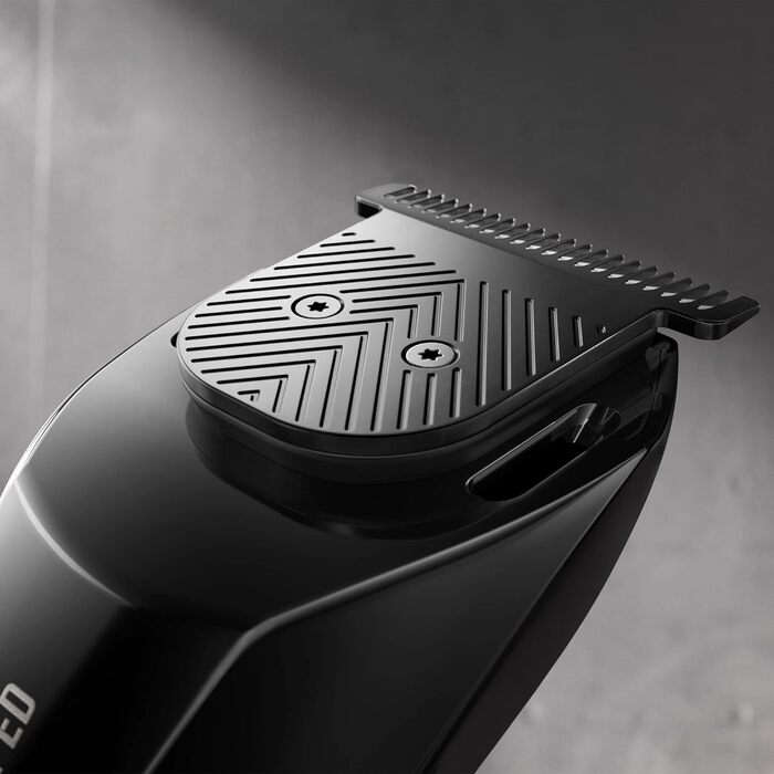 The Beard Hedger® by MANSCAPED®, beard trimmer/beard shaver, 20 length settings, stainless steel T-blade for precise trimming, 60 minutes of cordless runtime, waterproof