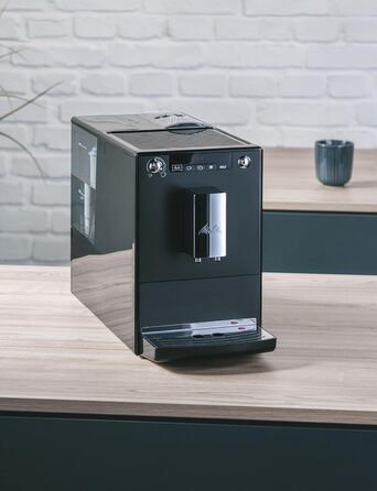 Melitta Solo - Fully Automatic Coffee Machine with Adjustable Spout, Small Coffee Machine with Removable Water Tank, suitable for e.g. Espresso or Café Crème, matte black Matte Black Single