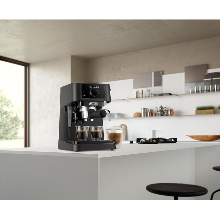 De'Longhi Stilosa EC 230.BK – traditional espresso portafilter machine, espresso machine with manual milk frother, for espresso grounds, 1 L water tank, black, 1100 W