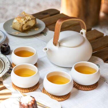 ZENS Modern Japanese Teapot, 800ml Matte White Ceramic Teapot with Infuser, Wooden Handle Small Japanese Teapot for Loose Leaf Tea, White Tea, Green Tea Steeper, Gift for Tea Lovers (09-weiß Teeservice-4 Tassen)