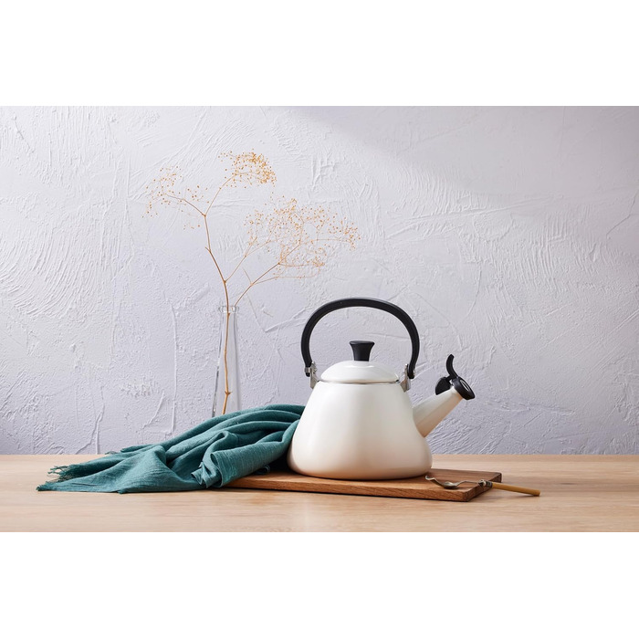 Le Creuset Kone Kettle with Whistle, Enameled Steel, 1.6 L, Meringue, 40101027160000