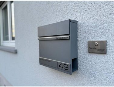 Поштова скринька Metzler Anthrazit RAL 7016 з газетницею та номером будинку, гравіювання імені лазером - сучасний вуличний поштовий ящик з табличкою, водонепроникний та стійкий до іржі | Модель Hermann (Ral9007 Graualuminium)