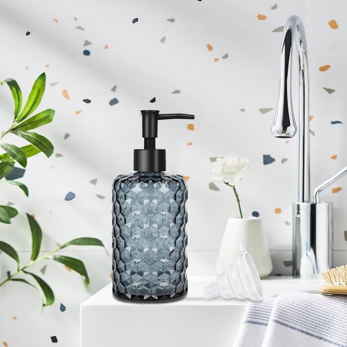 Скляний дозатор для мила 500 мл з хвильовим дизайном для ванної кімнати та кухні, з чорною пластиковою помпою, дерев'яними етикетками та воронкою (вугільно-блакитний)