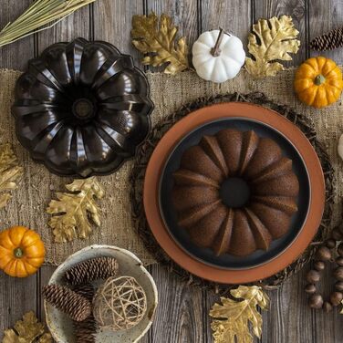 Форма для випічки Nordic Ware Pro Cast Original Bundt Pan, бронзова, 12 чашок