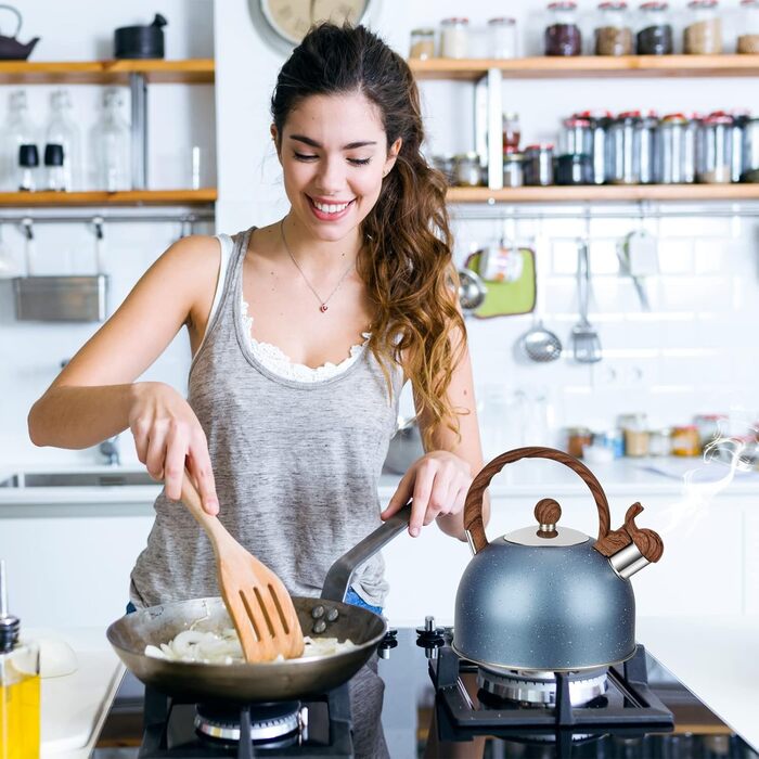 Чайник з свистком 2.5L з нержавіючої сталі для всіх плит, включаючи індукцію, з автоматичним кип'ятінням та дерев'яною ручкою (блакитний)