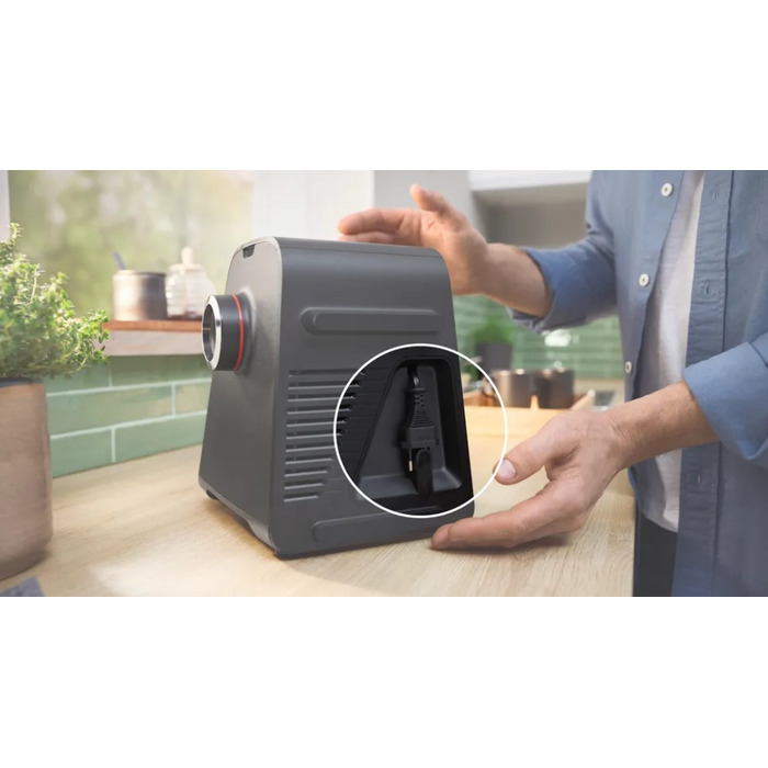 М'ясорубка Bosch MFWS440B: 3 диски, 4 тертки та насадка-наштовхувач