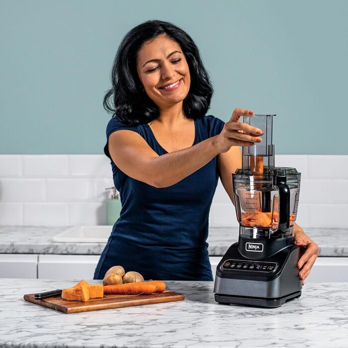Ninja Food Processor with 4 programs; Chopping, Pureeing, Slicing, Mixing & 3 manual speeds, 2.1L bowl, chopping, slicing & dough blades, 850W, dishwasher safe, Black BN650EU Food Processor