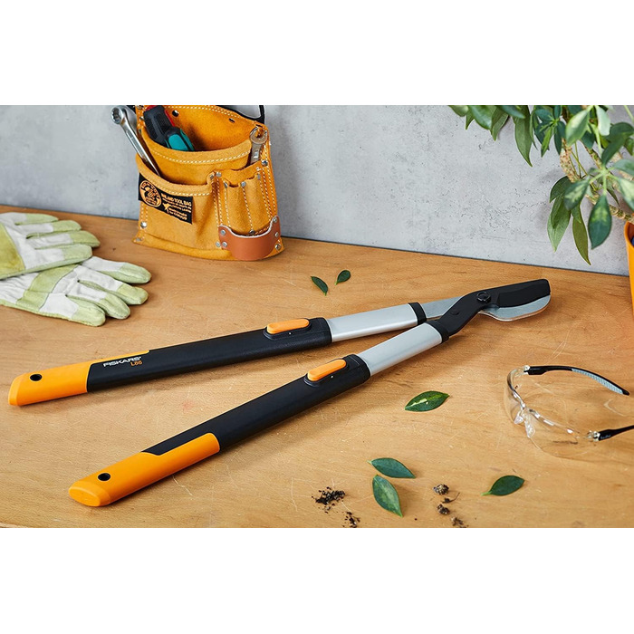 Секатор телескопічний Fiskars SmartFit L86 для свіжої деревини, антипригарне покриття, загартована сталь, довжина ручки 66-90 см, чорний/помаранчевий, 1013564