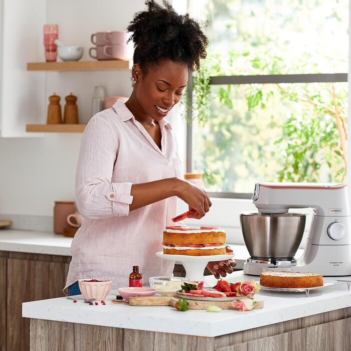 Кухонна машина Kenwood Titanium Chef Baker KVC65.001WH з вбудованими вагами, 1200 Вт, 3 насадки для кондитерських виробів, лопатка та захист від бризок, біла