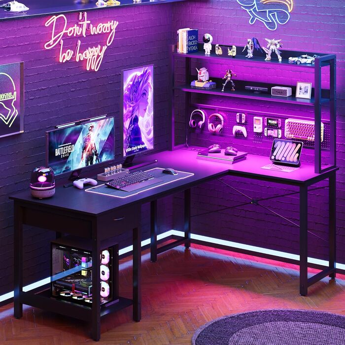 Кутовий ігровий стіл YOUDENOVA з перфорованою панеллю, полицями та USB-розетками, L-подібний комп'ютерний стіл для геймерів, чорний, 135 x 90 x 152 см
