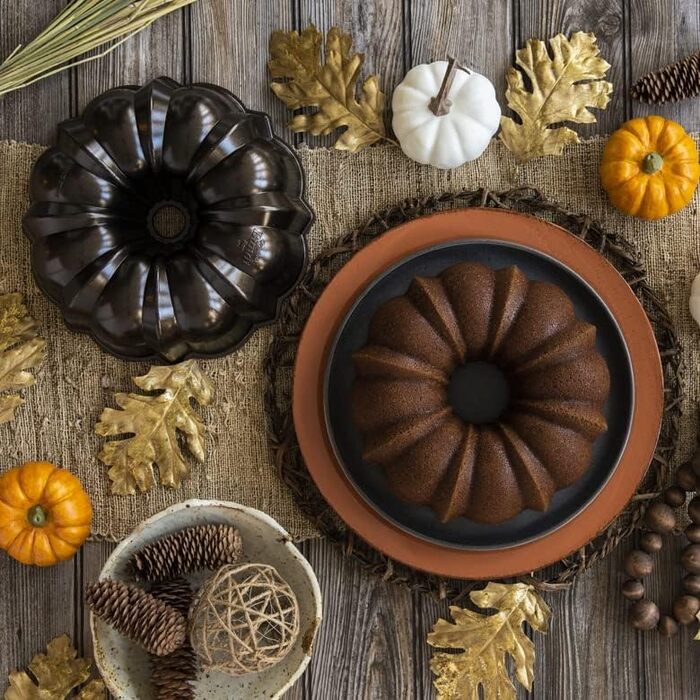 Форма для випічки Nordic Ware Pro Cast Original Bundt Pan, бронзова, 12 чашок