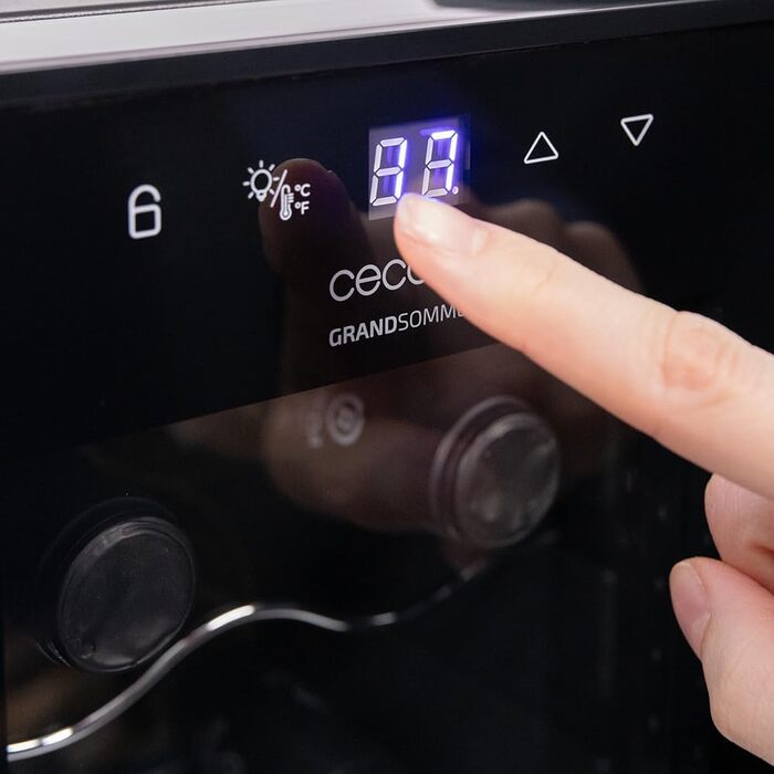 Холодильник для напоїв Cecotec Bolero GrandSommelier 2050 Black - 24 пляшки, компресорний, 5-18°C