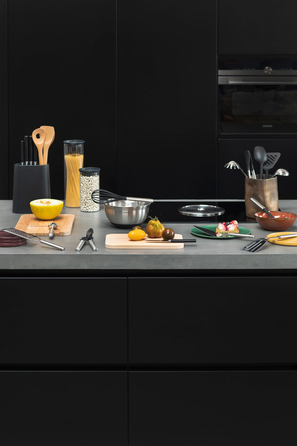 Велика сталева вибивачка для килимів Brabantia