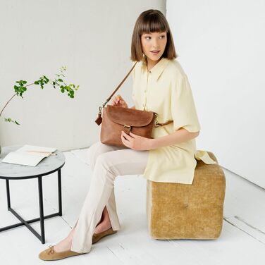 Сумка через плече Berliner Bags Catalina вінтажна шкіряна, Camel - жіноча кросбоді сумка середнього розміру з магнітним закриттям