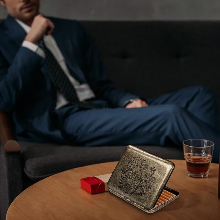 Елегантне металеве тютюно-випарювач для 20 сигарет Adler (Золотий)