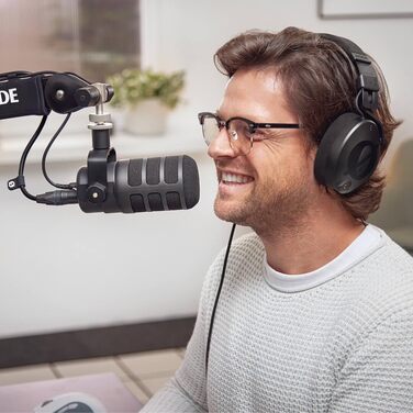 Rode PodMic Black – професійний USB-мікрофон для подкастів з брелоком-відкривачкою для пляшок