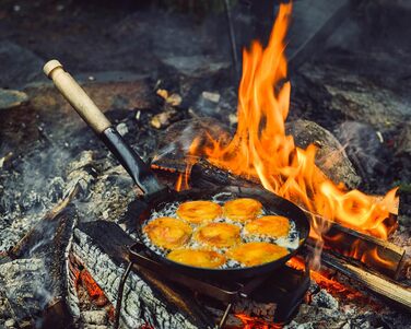 Stabilotherm Jägerpfanne with wooden folding handle | for outdoor cooking & frying over an open fire or grill