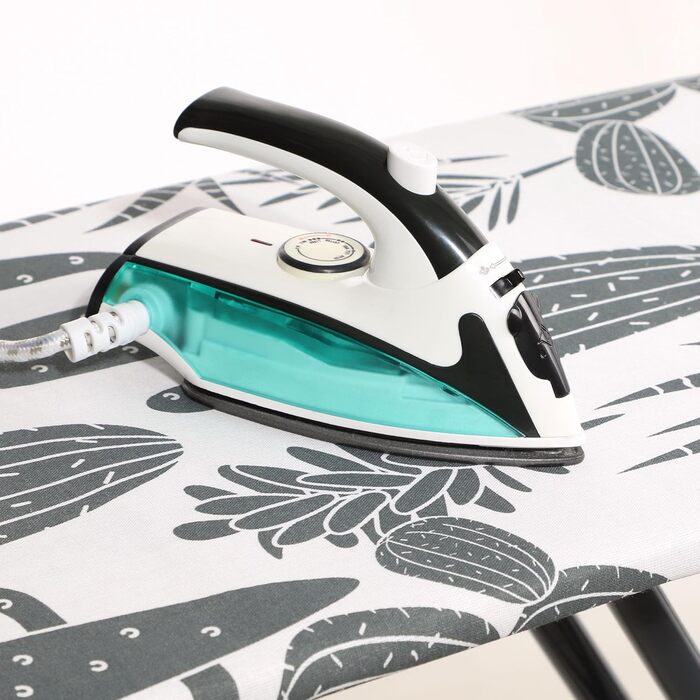 Покриття для прасувальної дошки KADAX з шнурком, бавовняне покриття для прасувального столу, підходить для парових прасок, замінне покриття для прасувальної дошки з м'яким шаром (кактуси 132x48)
