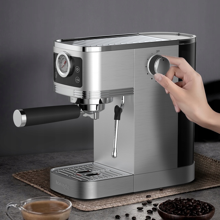 Кавомашина Iceagle Espresso CM1660B, італійський насос 20 бар, з капучинатором