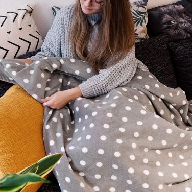 Електрична ковдра Navaris XXL 180x130 см з 3 рівнями нагріву, автовимкненням та можливістю прання. Тепла та м'яка ковдра з точками, темно-сірого кольору.