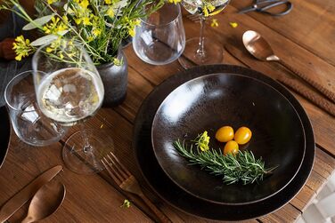 MÄSER Metallic Bronze, 12-piece tableware set for 4 people with a noble, glossy glaze, plate set with dinner plates, soup plates, and dessert plates made of high-quality ceramic stoneware, brown.