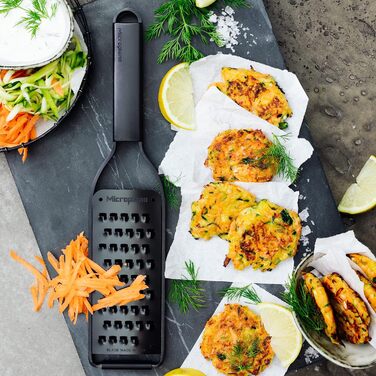 Терка Microplane Black Sheep для цитрусових, пармезану, імбиру, шоколаду та мускатного горіха (нержавіюча сталь, США, груба)