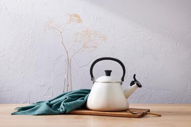 Le Creuset Kone Kettle with Whistle, Enameled Steel, 1.6 L, Meringue, 40101027160000