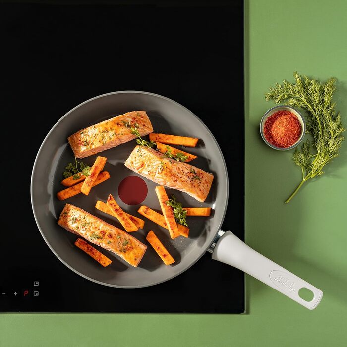 Сковорода Tefal Renew On 24 см з керамічним покриттям, сіра - для всіх плит, включаючи індукційні. Екологічна, перероблена
