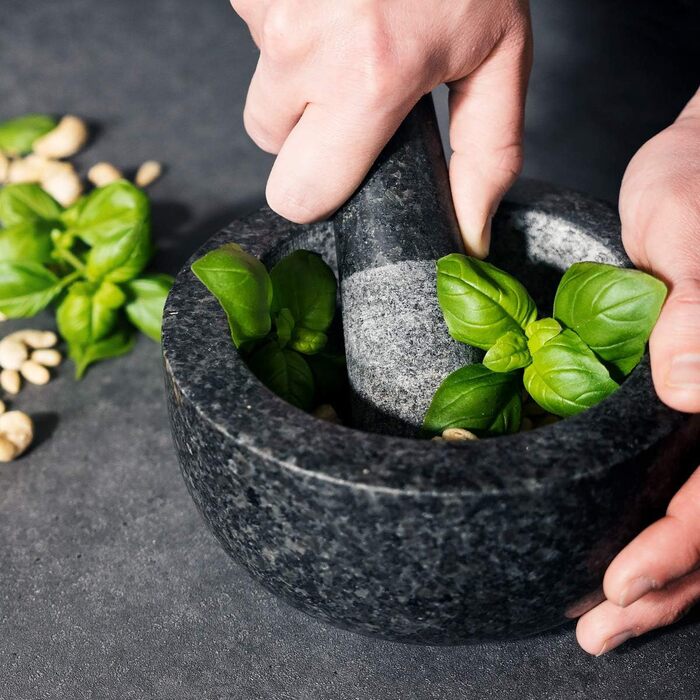 Navaris Granite Mortar and Pestle Set - Large Stone Mortar & Pestle for Spices, Pesto, Herbs - Includes Stamper with Mallet - Ø 16cm