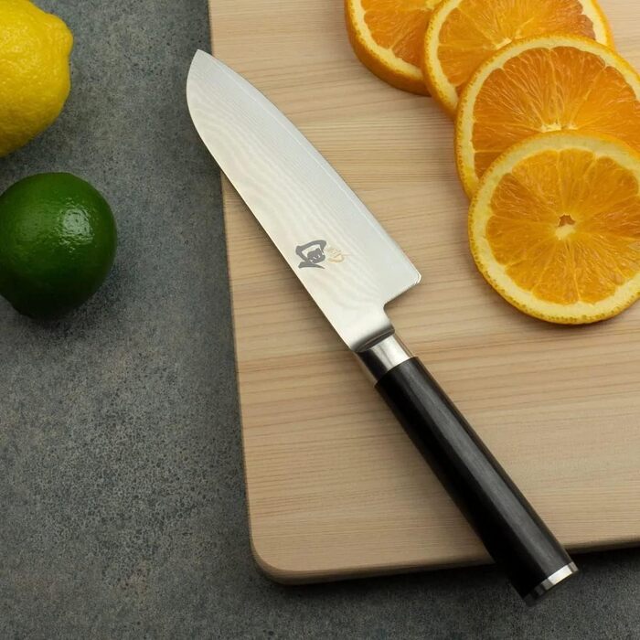 Японський кухонний ніж KAI Shun Classic Santoku 14 см, дамаск, 32 шари, VG-MAX, 61 HRC, пакка, Японія