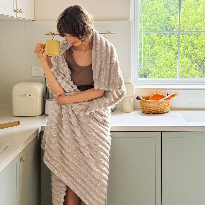 BEDSURE Плед-деко для дому - вовняний та флісовий плед, покривало на диван, м'який теплий плед з грубої в'язки для вітальні, плед для затишку, покривало на ліжко, бежевий, 150 x 200 см