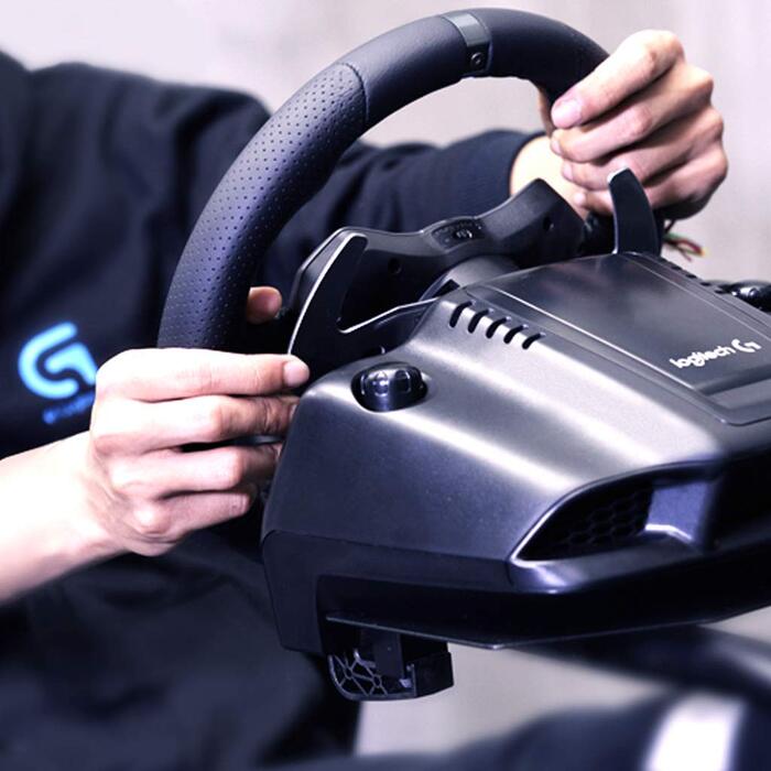 Руль Logitech G920 Driving Force для Xbox Series X|S, Xbox One, PC, Mac. Двомоторний Force Feedback, 900° кут повороту, регульовані педалі, UK-штекер.