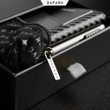 Чоловічий гаманець DAPARA: тонкий, з відділенням для монет та RFID-захистом. Містить 12 карткових слотів. Колір: Carbon Red (Carbon - Dynamic Silver)