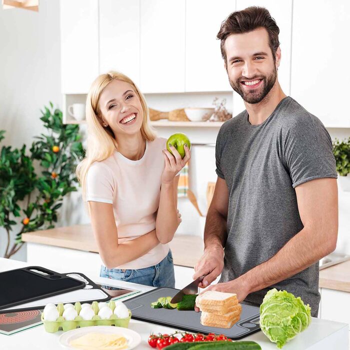 Cutting Board Set, Plastic Cutting Boards with Juice Grooves and Non-Slip Feet, Easy-Grip Handles, BPA-Free, Non-Porous, Kitchen Cutting Boards for Meat, Vegetables, Fruit, Seafood (3-Pack)