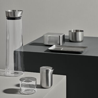blomus -ACQUA- Water carafe made of glass, 1 liter capacity, glass carafe with high-quality stainless steel lid, drip-free pouring, exclusive optics (H / W / D: 30.5 x 9 x 9 cm, Clear, 63436)